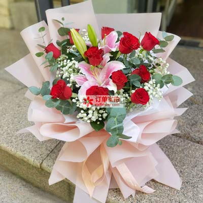 宿州11朵红玫瑰百合，全世界里只有一个你